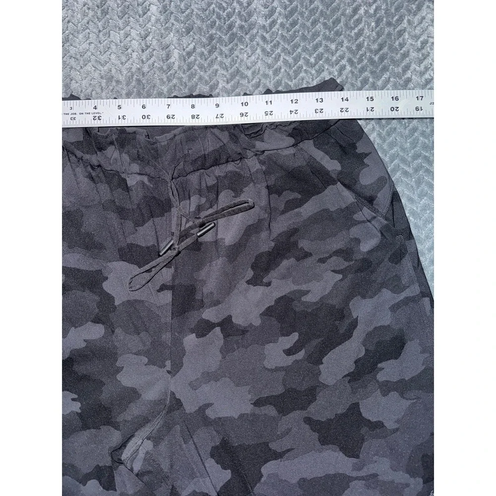 Lululemon‎ Women's Stretch HR Jogger Color Black Camouflage Size 10